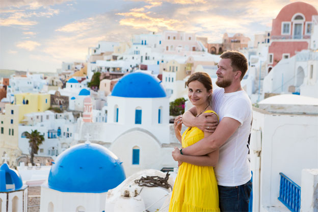 young-couple-honeymoon-on-the-mosromantic-island-Santorini